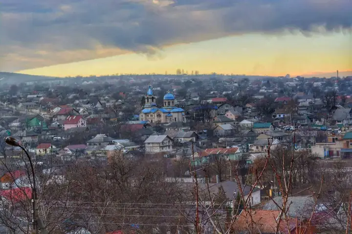 MateoReisen în Strășeni – plecări dintr-un oraș viticol spre Europa. Călătorește cu rafinament și siguranță.​