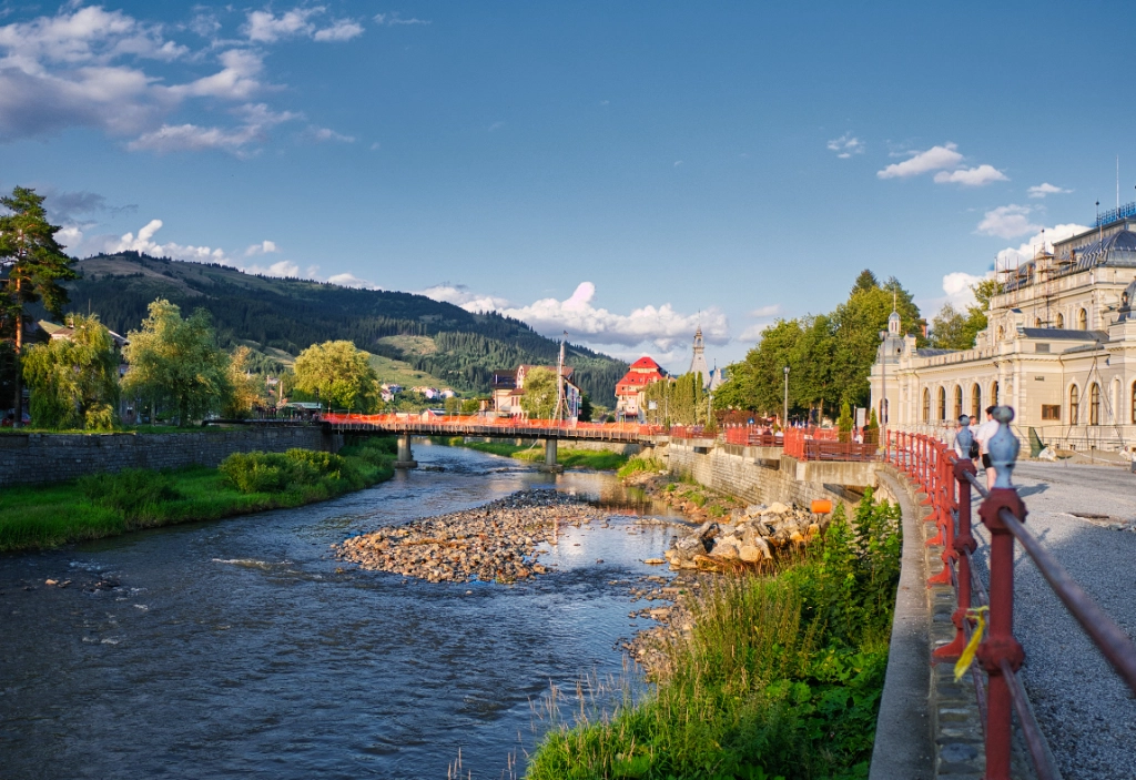 MateoReisen în Vatra Dornei – călătorii comode și sigure spre Italia, direct din inima munților.